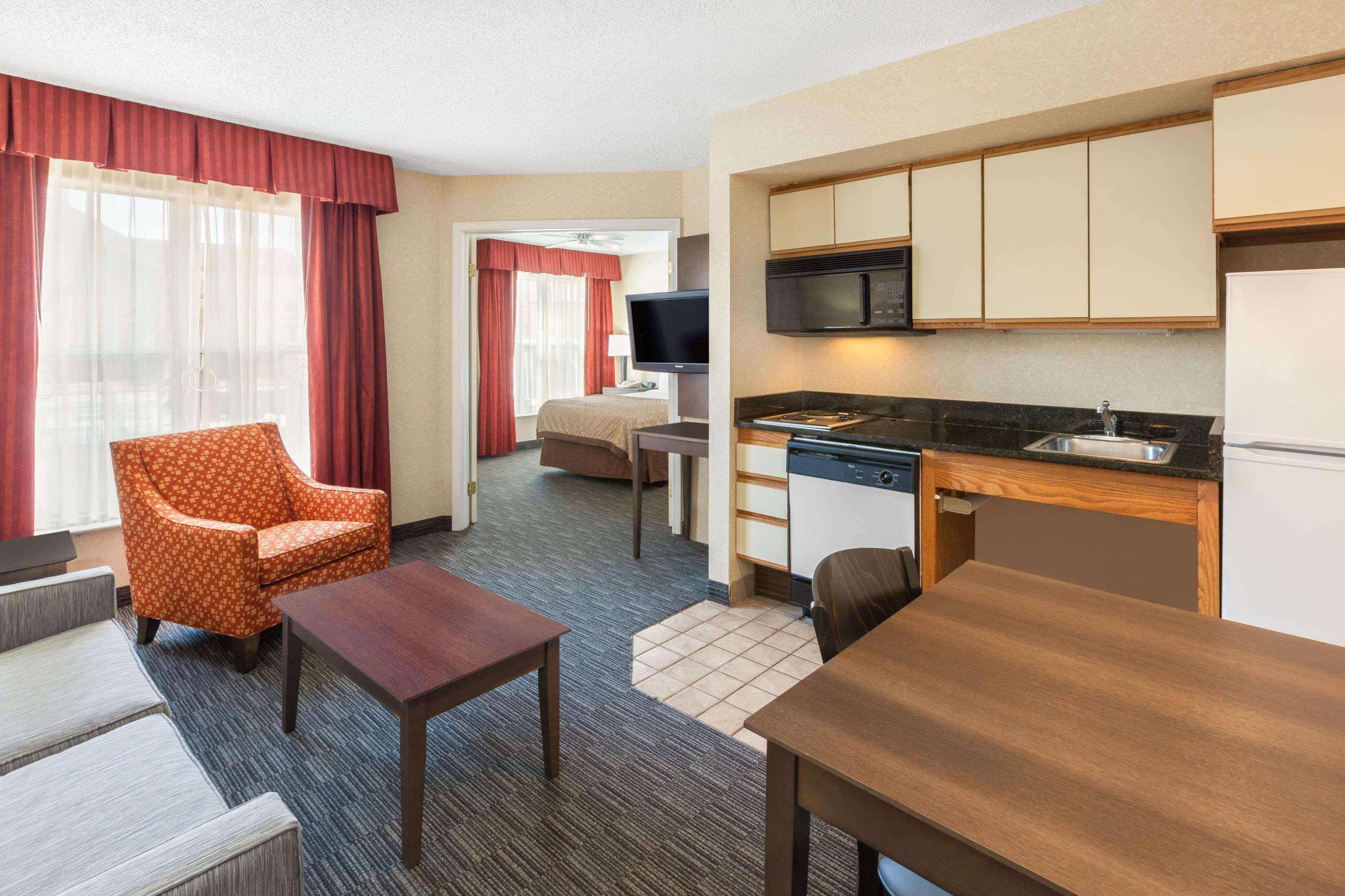 Affordable Suites Of America Detroit-Warren Bagian luar foto