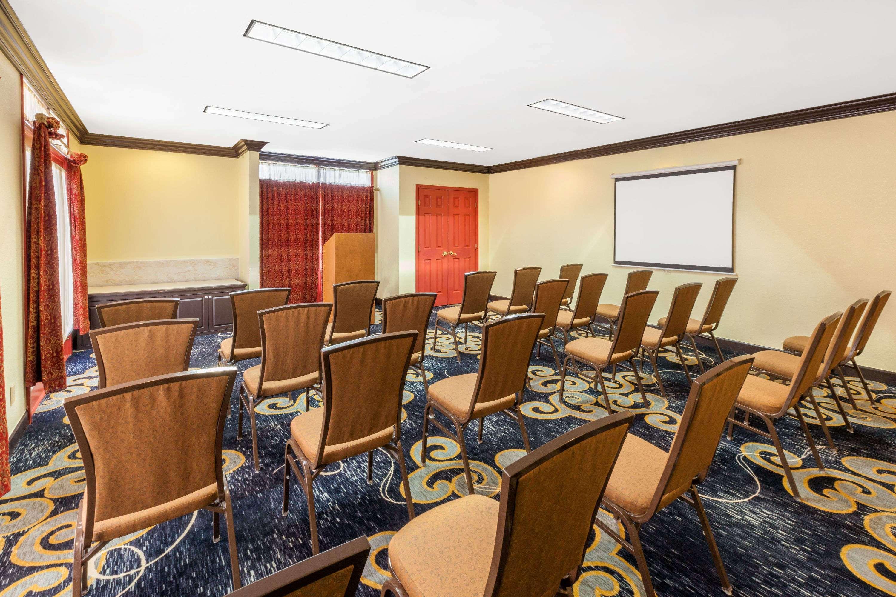 Affordable Suites Of America Detroit-Warren Bagian luar foto